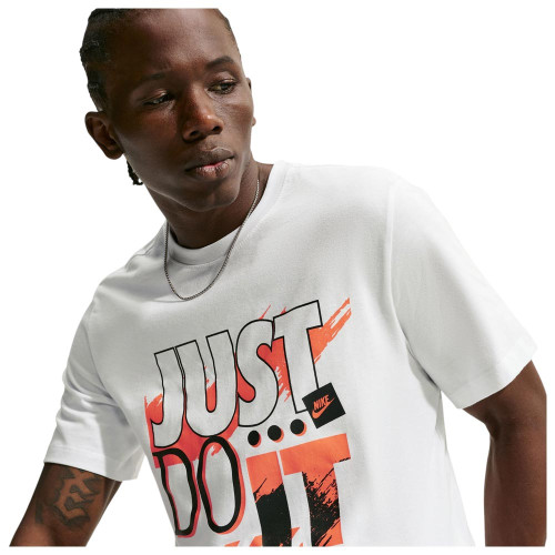 Nike Ανδρική κοντομάνικη μπλούζα Sportswear Club Seasonal Graphic T-Shirt